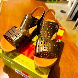 Women’s size 9.5 bronze bare trap sandal